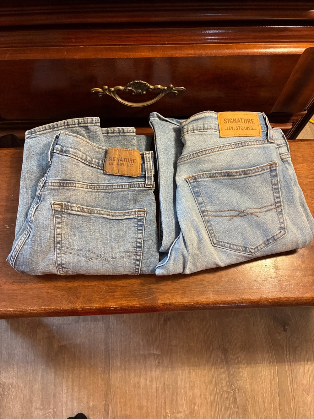2 Pairs of Signature by Levi Strauss Straight-Fit Jeans – Men’s 32x32